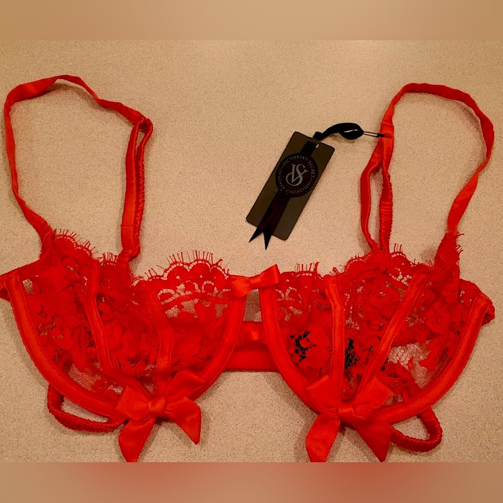 NWT victoria’s Secret red lace bra $158